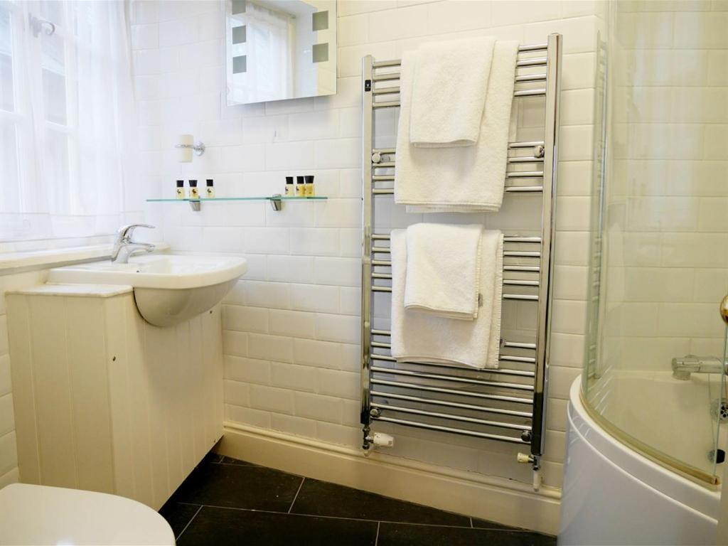 The Angel In Wootton Bassett Hotel Royal Wootton Bassett Bagian luar foto